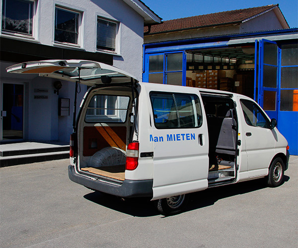 Toyota Hiace mit offenem Laderaum